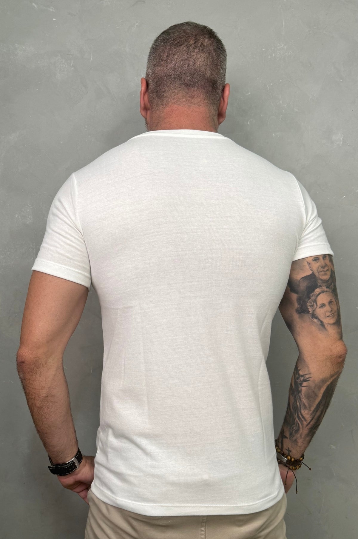 Camiseta Levinha Slim Branca OFF