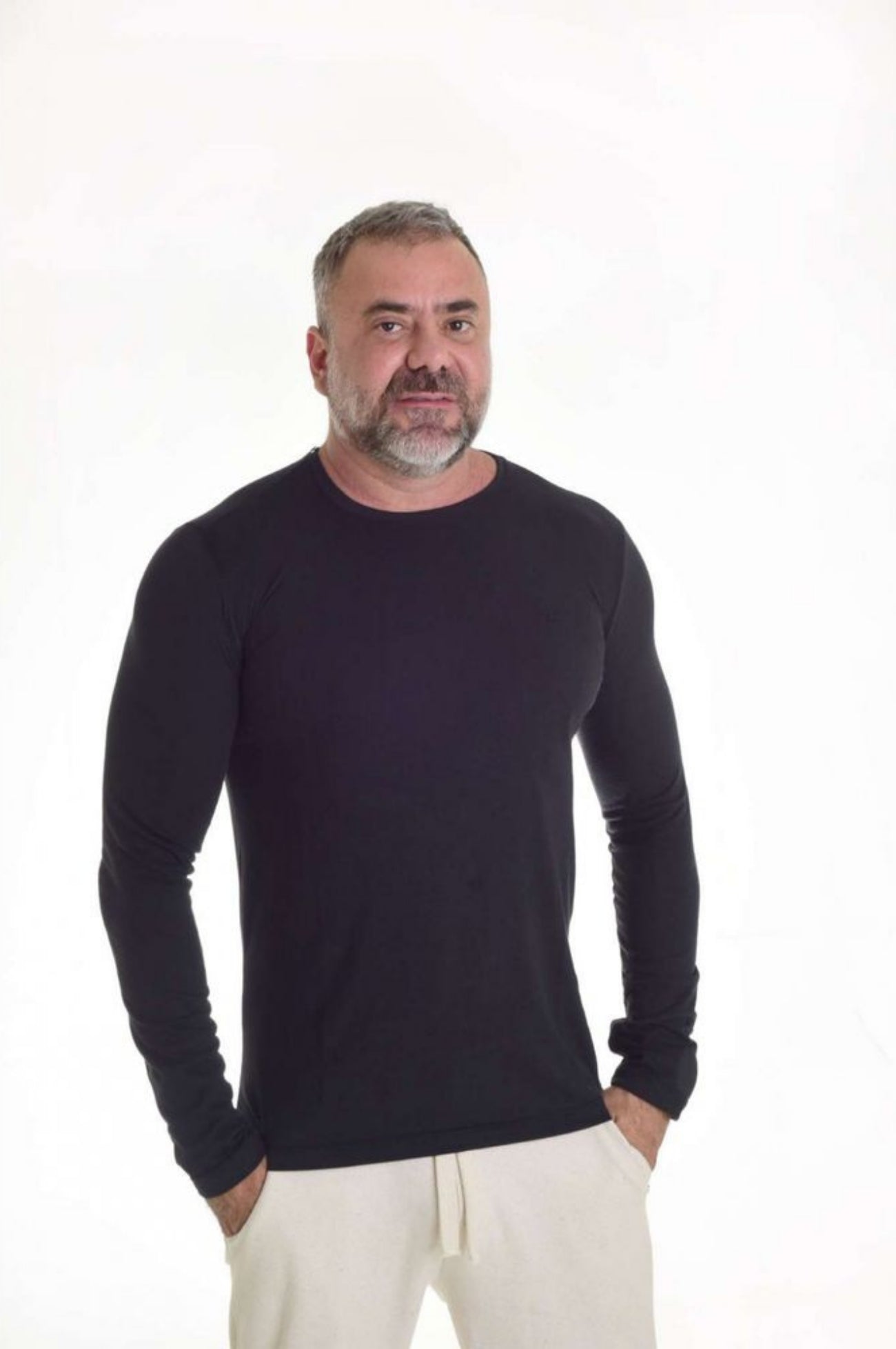 Camiseta Levinha Manga Longa Slim Preta