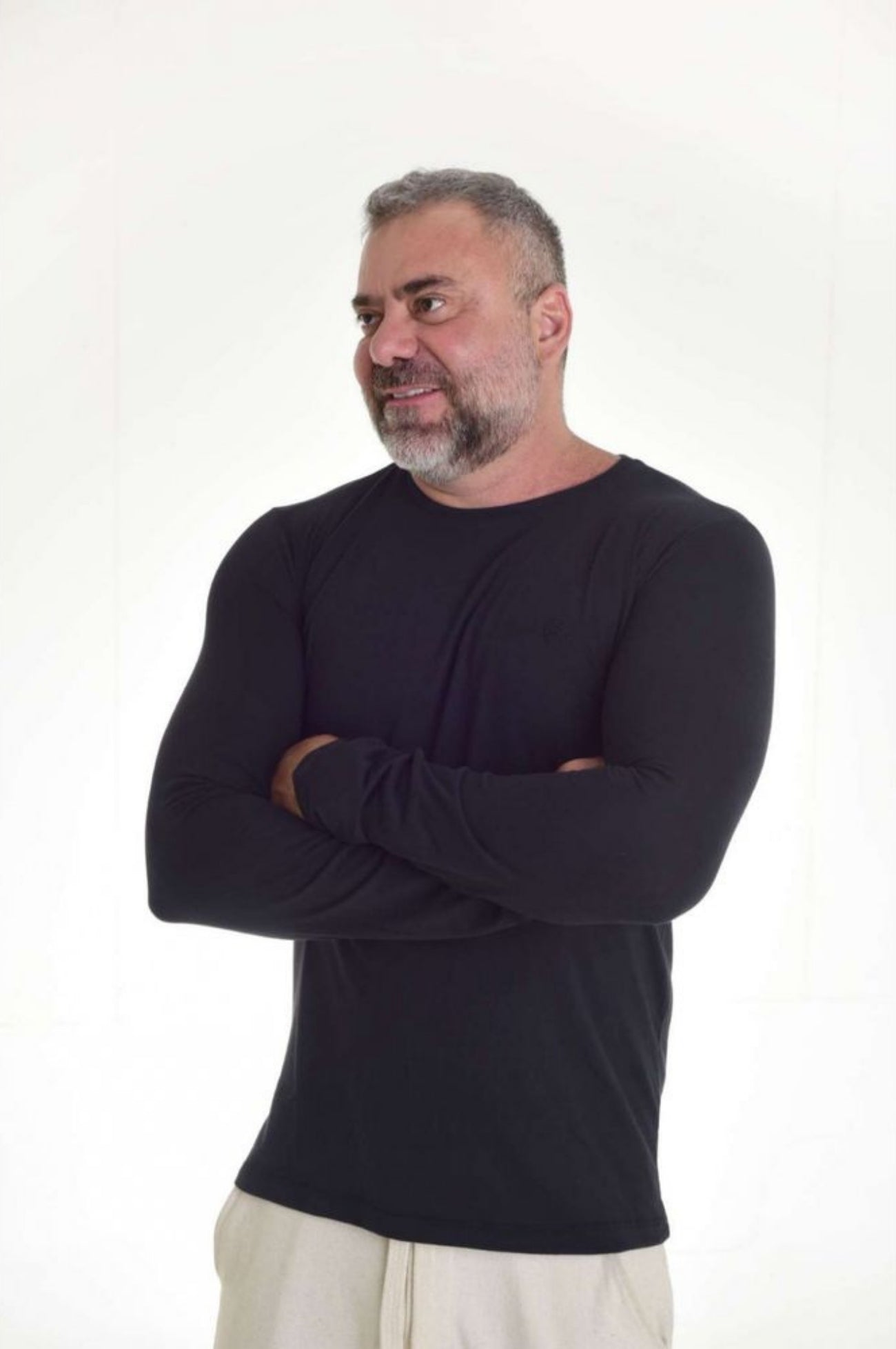 Camiseta Levinha Manga Longa Slim Preta