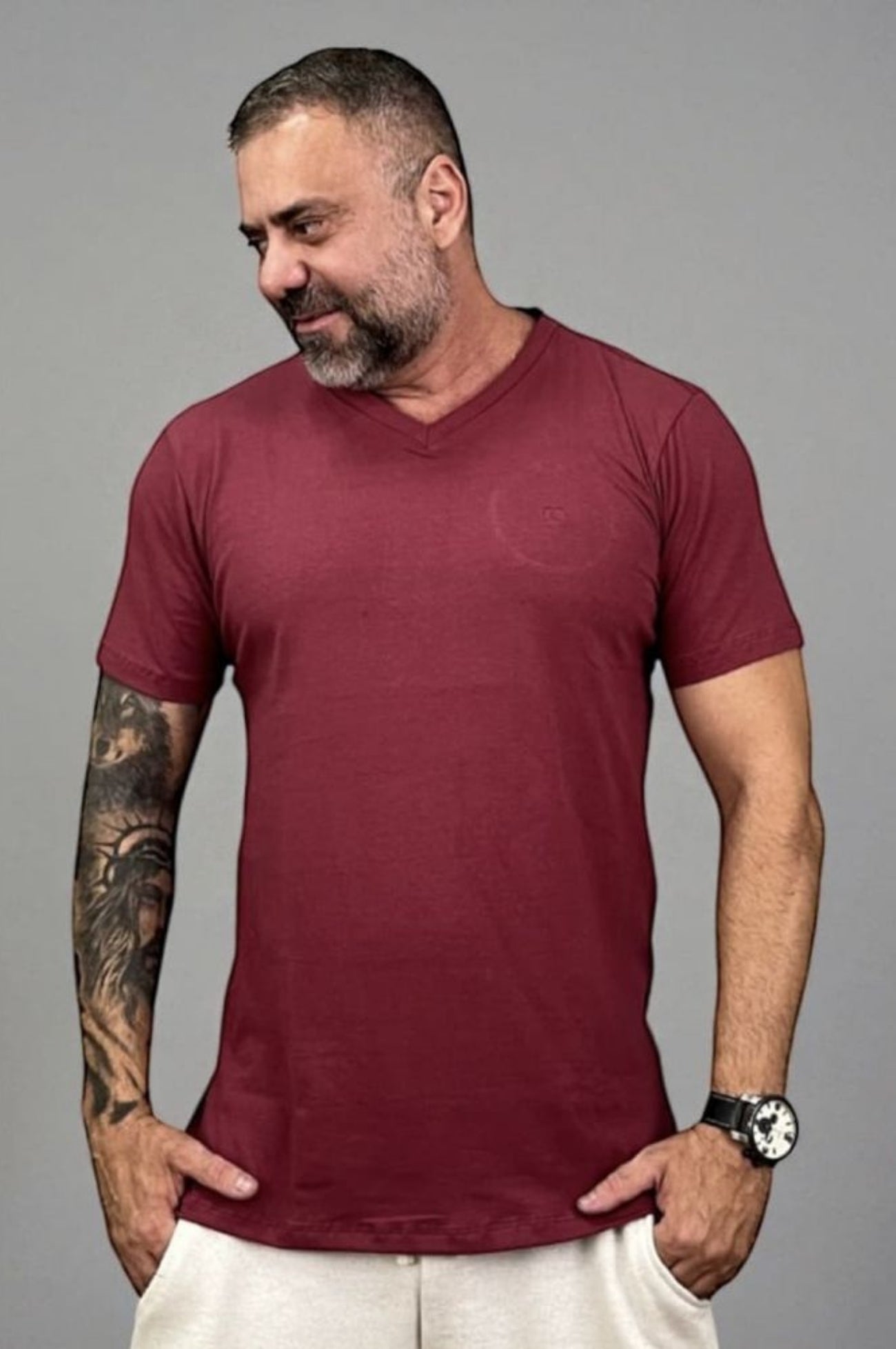 Camiseta Slim Gola V Algodão Egípcio Bordo