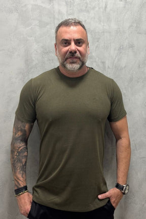 Camiseta Slim levinha Premium gramatura 190 Verde