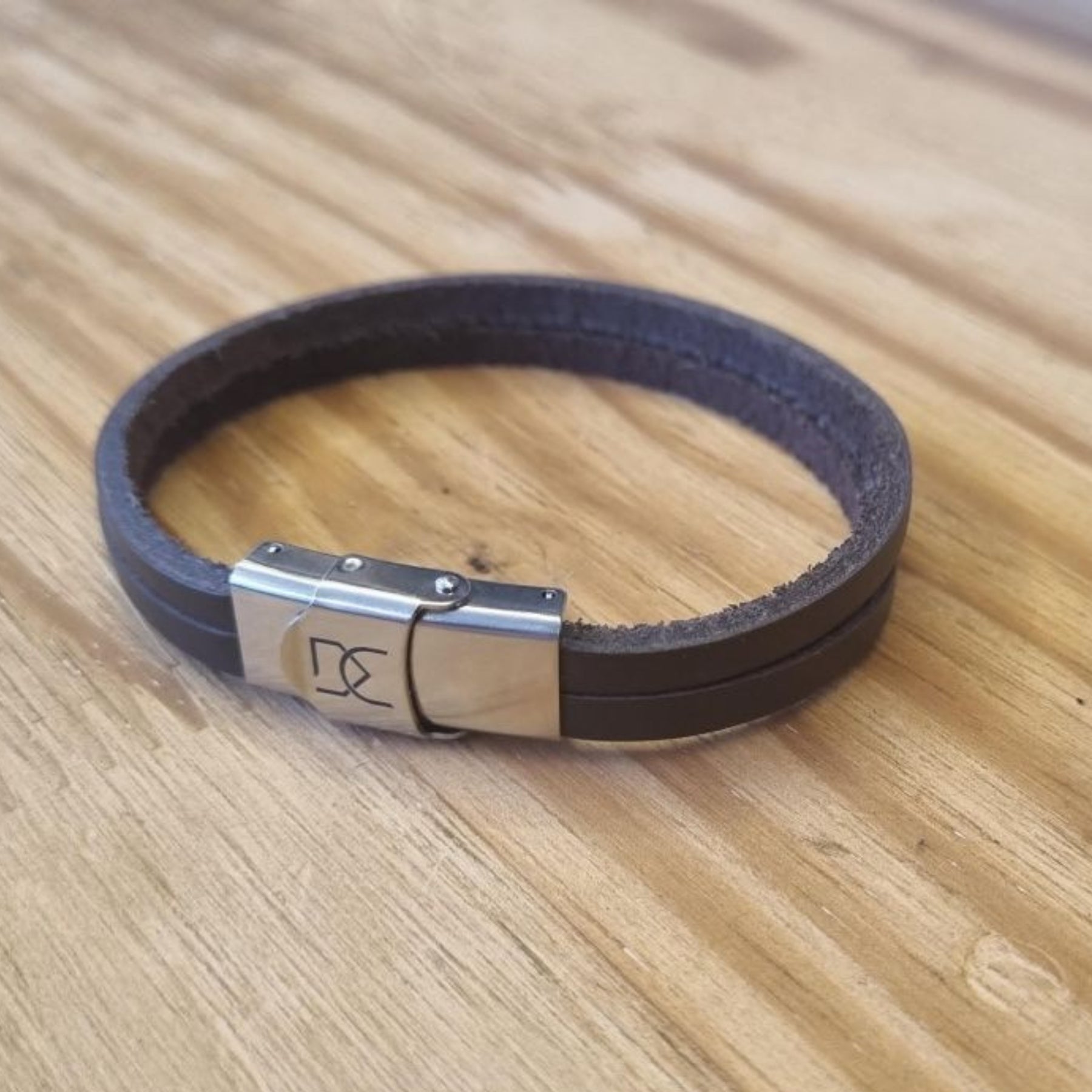 Pulseira Couro Duplo Legítimo com Fecho de Aço Inox com Regulagem Marrom