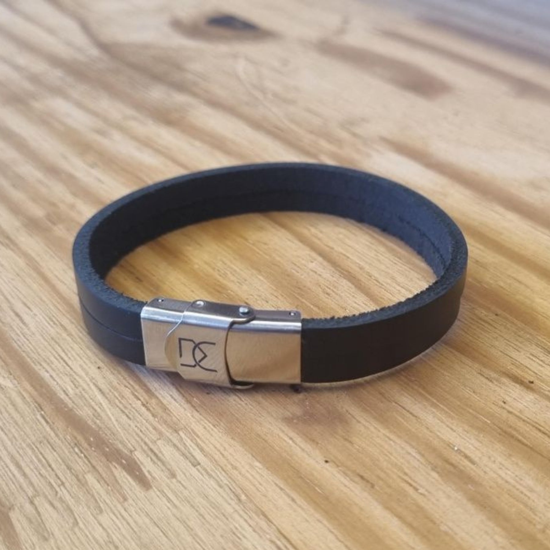 Pulseira Couro Duplo Legítimo com Fecho de Aço Inox com Regulagem