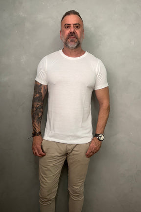 Camiseta Levinha Slim Branca OFF