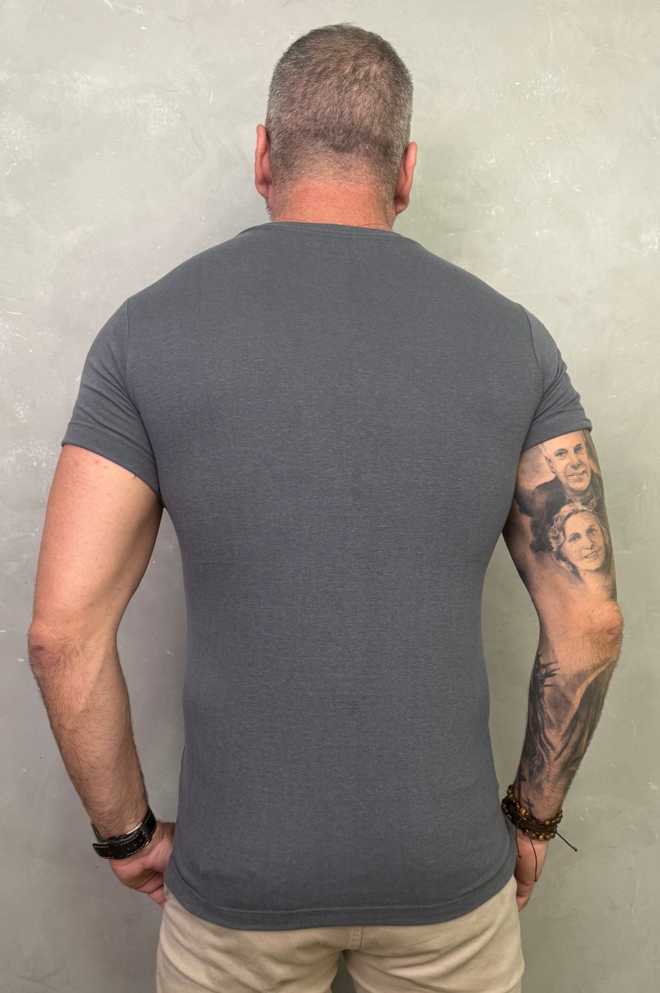 Camiseta Levinha Slim Chumbo